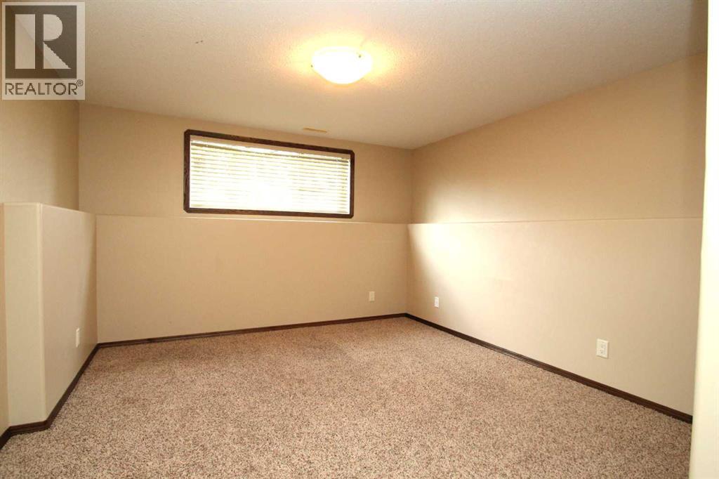 Photo 26 of 83 Vickers Close, Red Deer AB