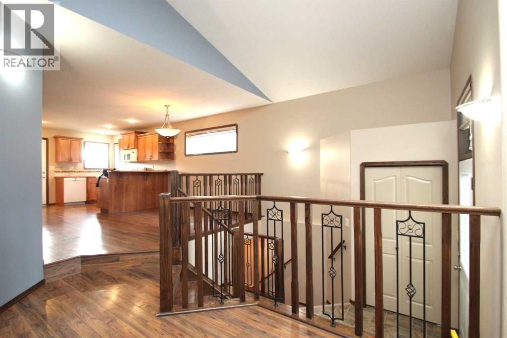 Photo 7 of 83 Vickers Close, Red Deer AB