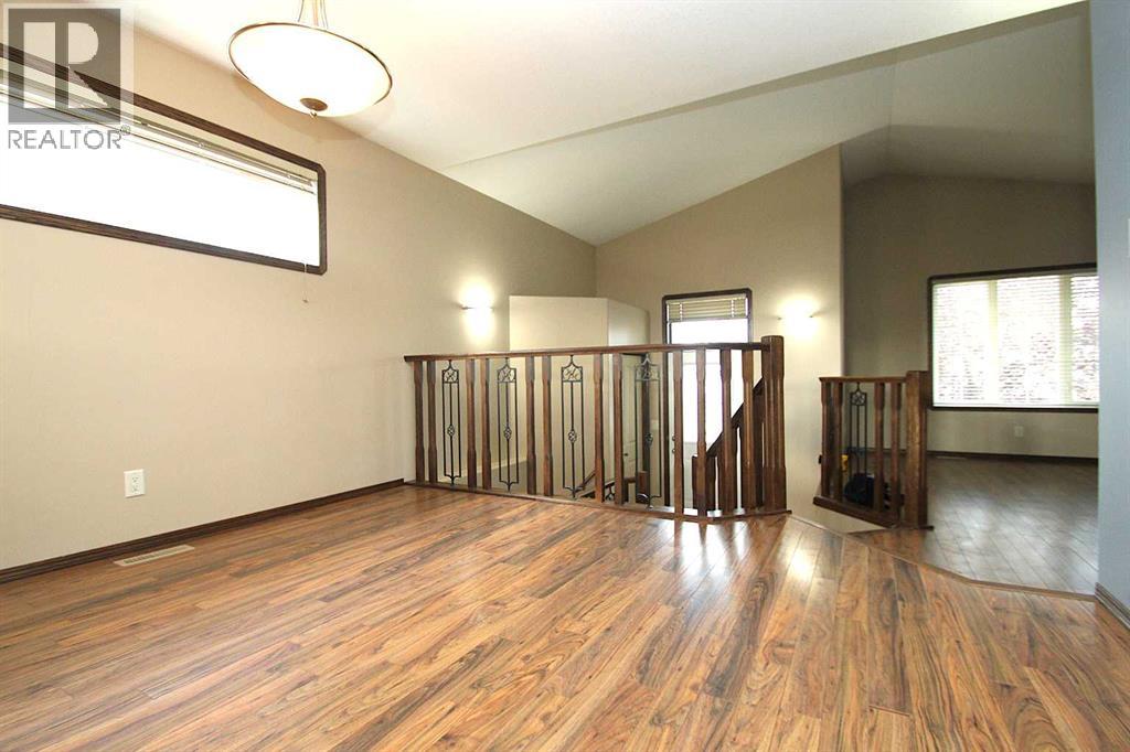 Photo 9 of 83 Vickers Close, Red Deer AB