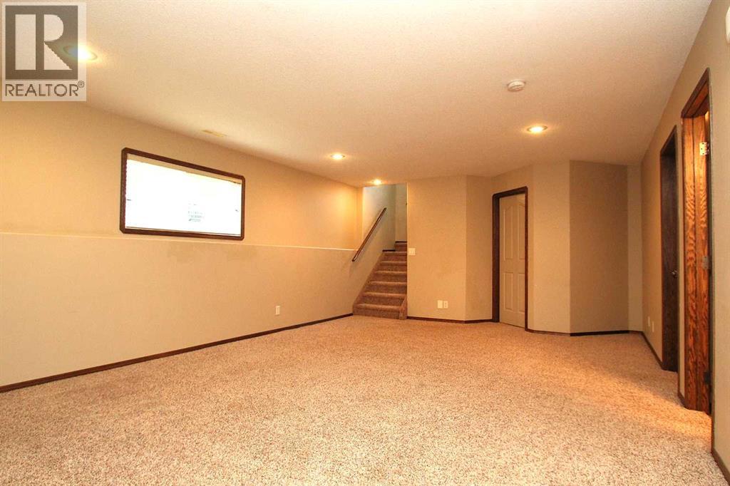Photo 30 of 83 Vickers Close, Red Deer AB