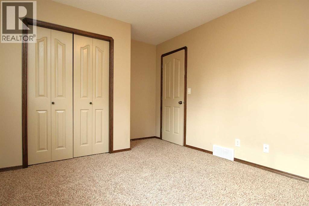 Photo 32 of 83 Vickers Close, Red Deer AB