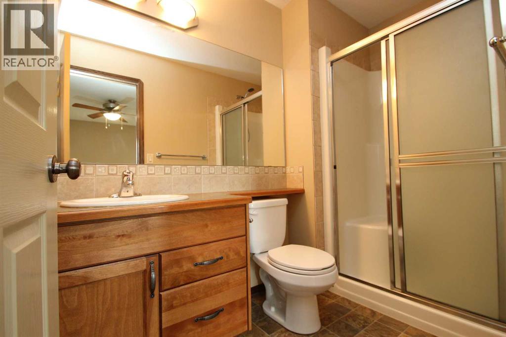 Photo 20 of 83 Vickers Close, Red Deer AB