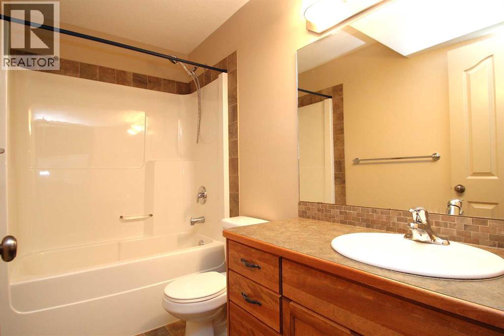 Photo 29 of 83 Vickers Close, Red Deer AB