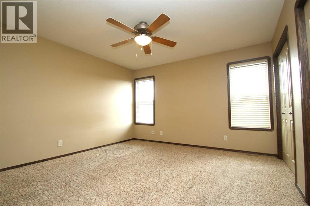Photo 18 of 83 Vickers Close, Red Deer AB