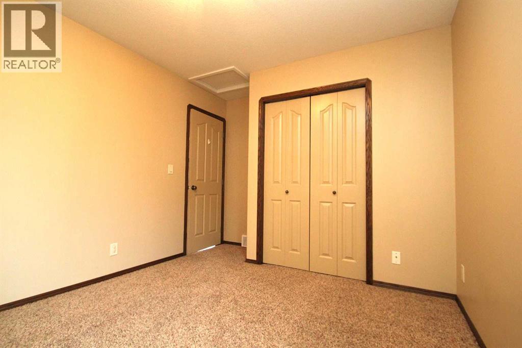 Photo 22 of 83 Vickers Close, Red Deer AB