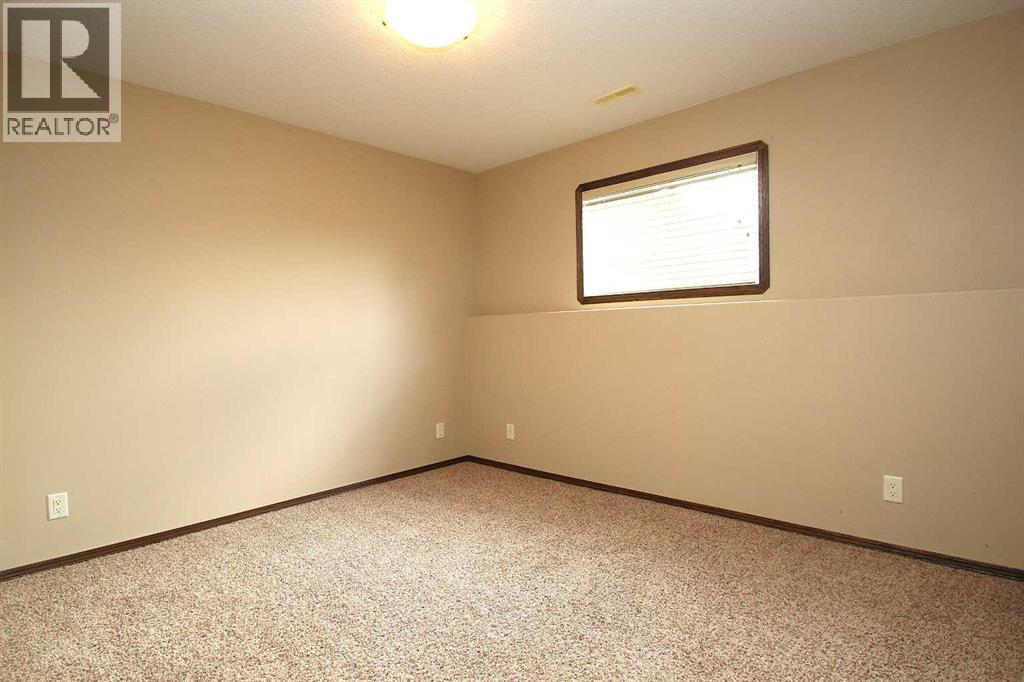 Photo 31 of 83 Vickers Close, Red Deer AB