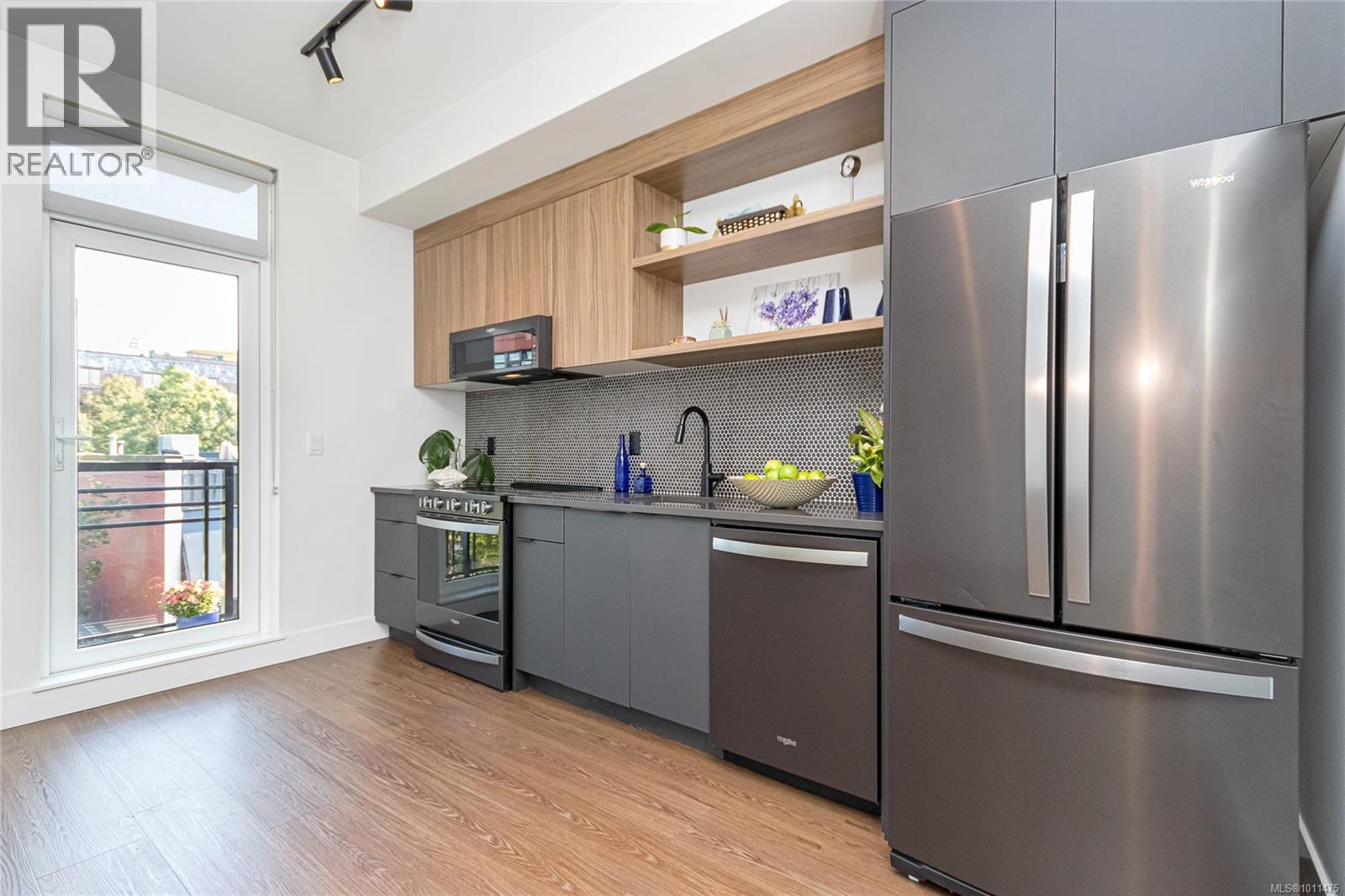 307 515 Chatham Street, Victoria