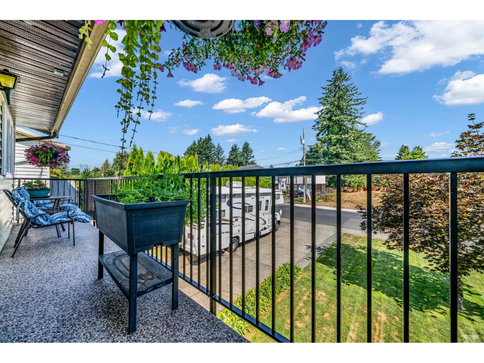 Photo 5 of 26580 28 B Avenue, Langley BC