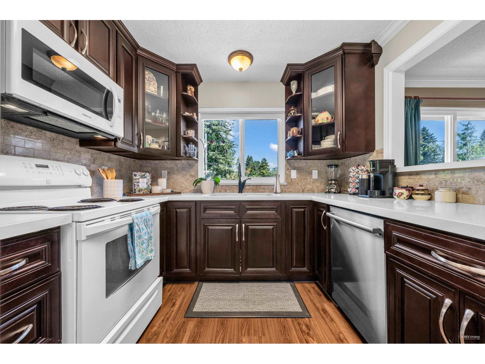 Photo 10 of 26580 28 B Avenue, Langley BC