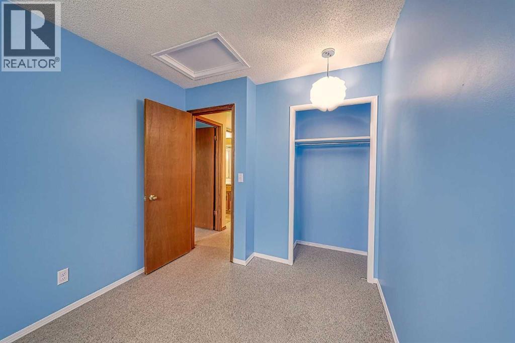 Photo 18 of 456 Hawkhill Place Nw, Calgary AB
