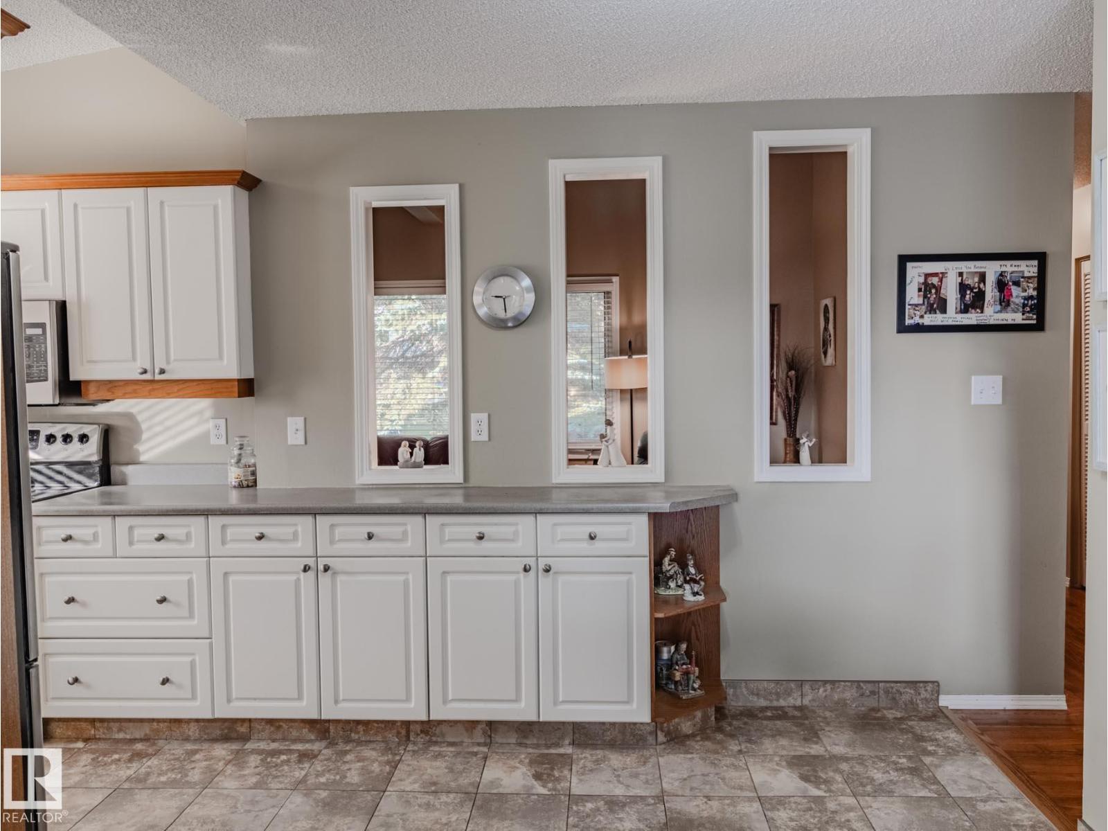 Photo 10 of 50 Flagstone Cr, St Albert AB