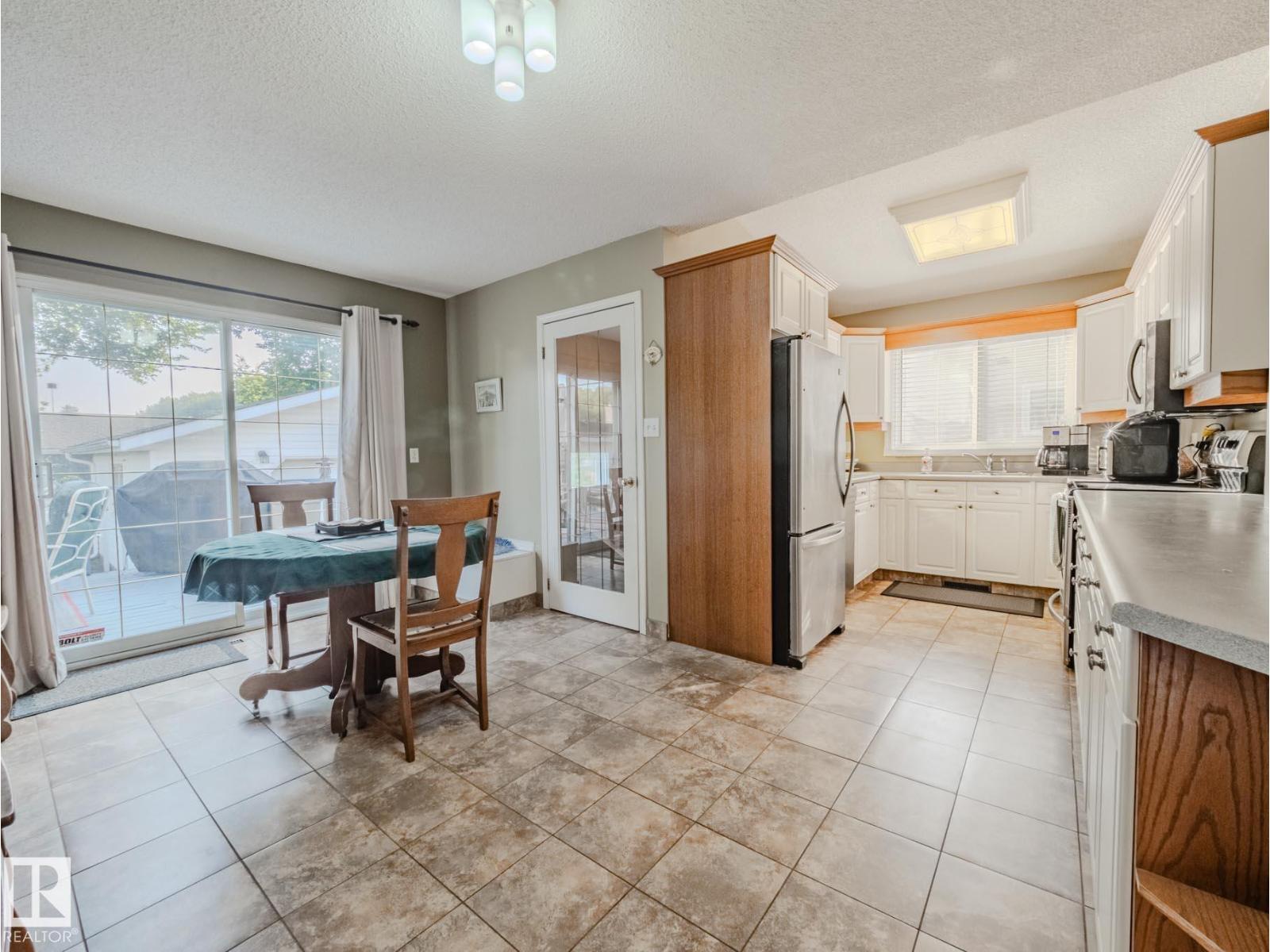 Photo 11 of 50 Flagstone Cr, St Albert AB