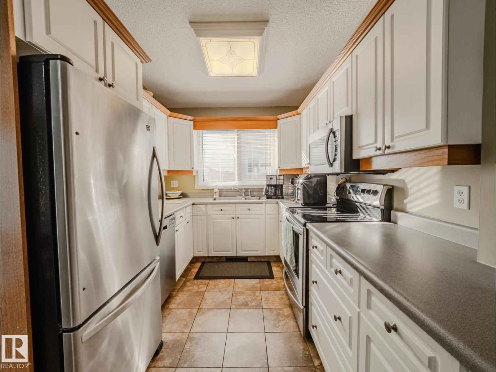 Photo 12 of 50 Flagstone Cr, St Albert AB