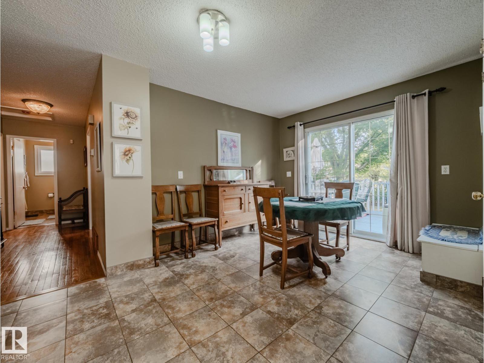 Photo 17 of 50 Flagstone Cr, St Albert AB
