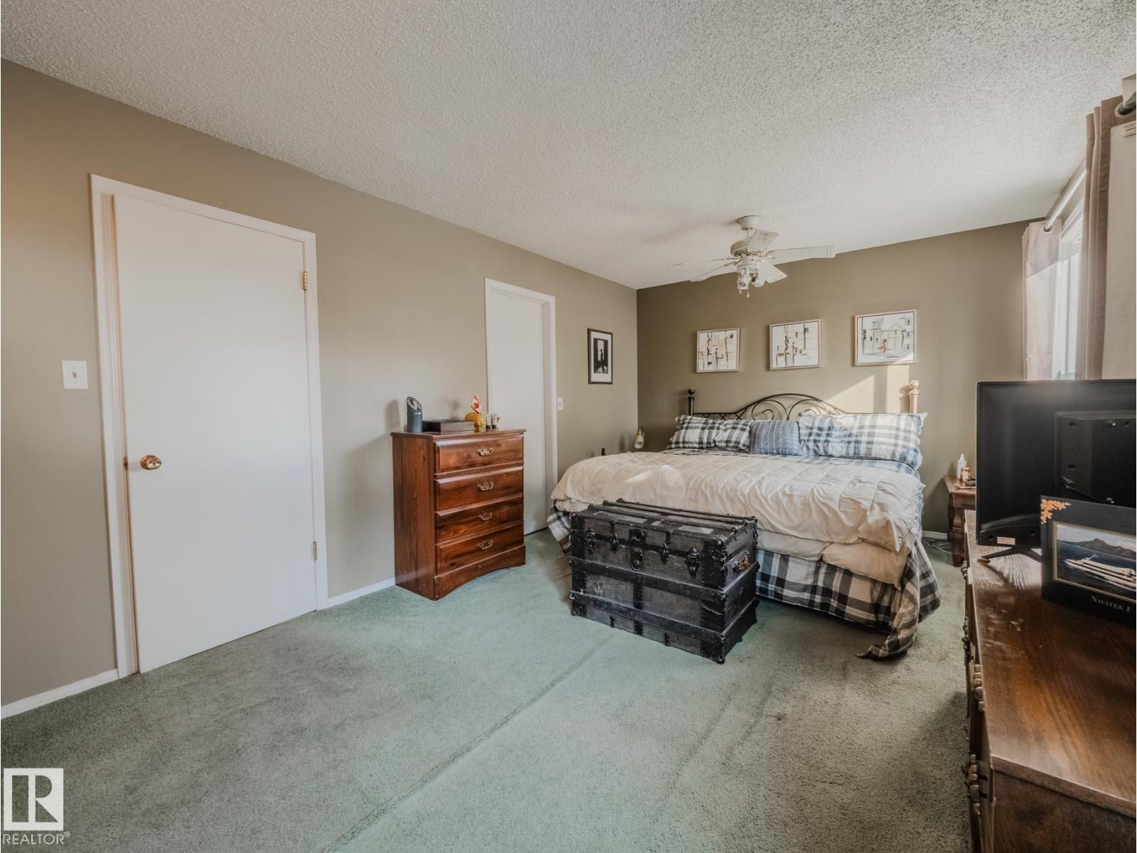 Photo 21 of 50 Flagstone Cr, St Albert AB
