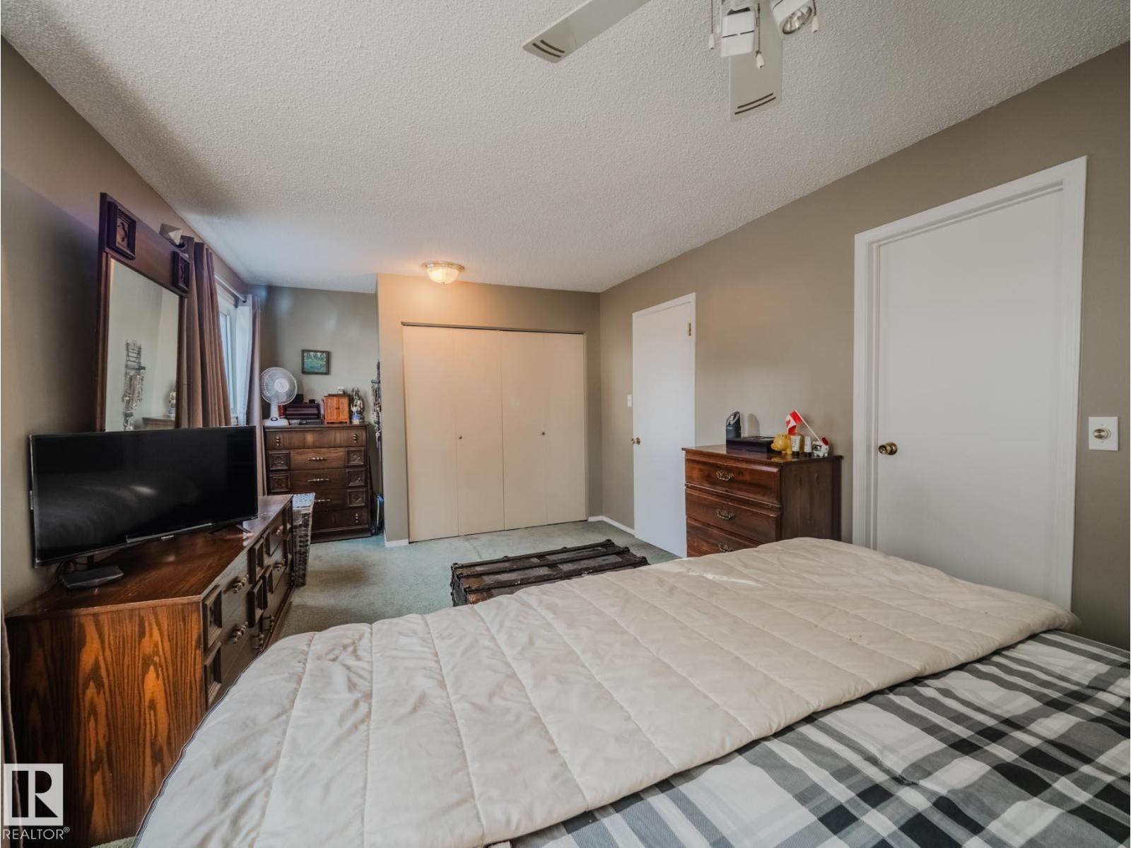 Photo 23 of 50 Flagstone Cr, St Albert AB