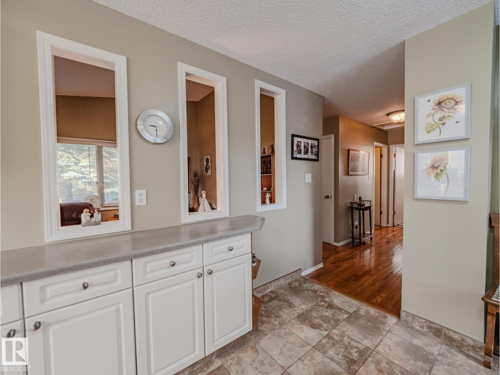 Photo 9 of 50 Flagstone Cr, St Albert AB