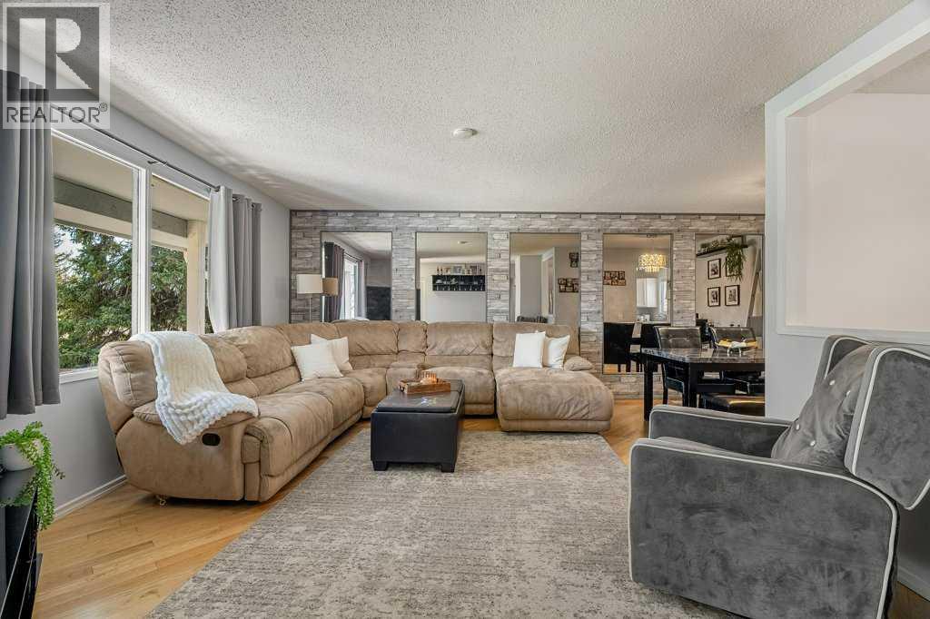Photo 6 of 159 Rundlehorn Crescent Ne, Calgary AB