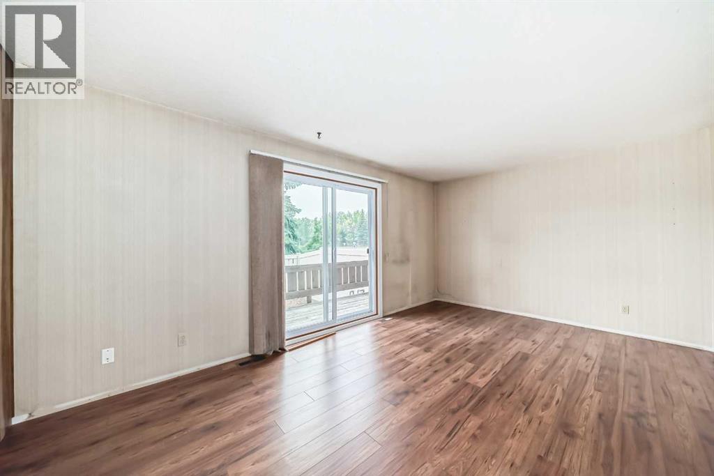 Photo 12 of 8 14736 Deerfield Drive Se, Calgary AB