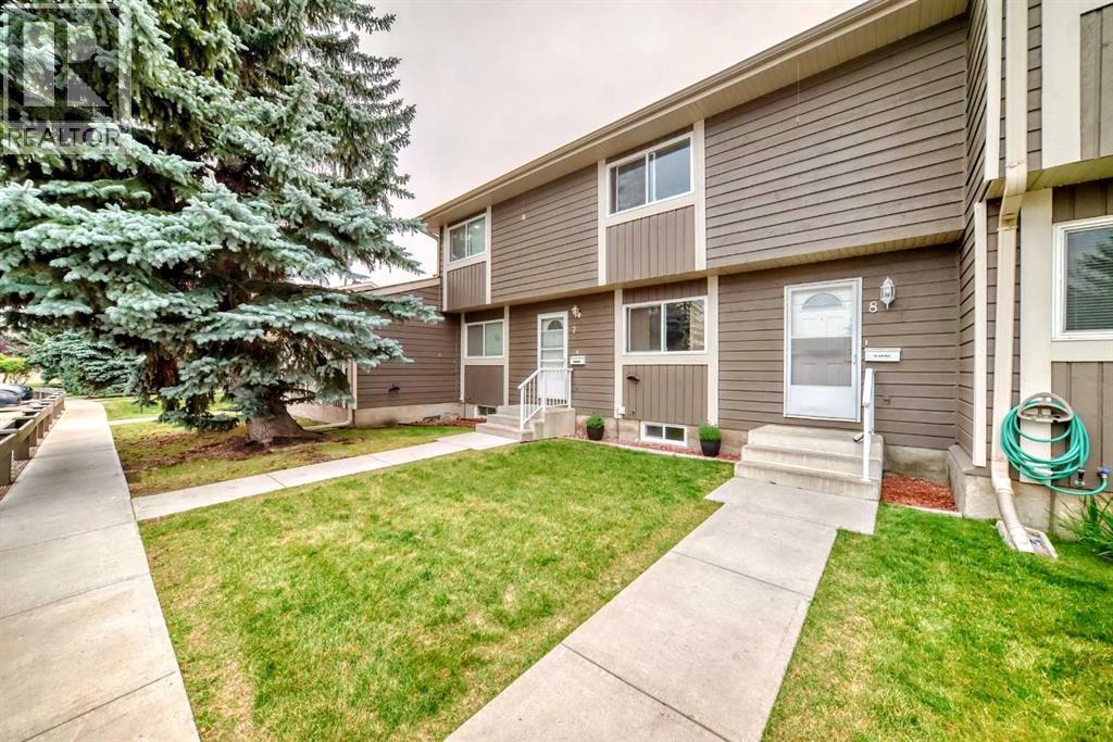 Photo 2 of 8 14736 Deerfield Drive Se, Calgary AB