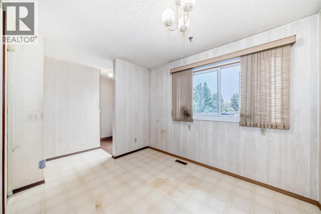 Photo 10 of 8 14736 Deerfield Drive Se, Calgary AB