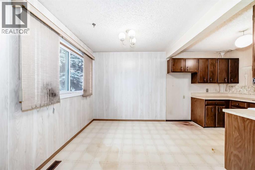 Photo 8 of 8 14736 Deerfield Drive Se, Calgary AB