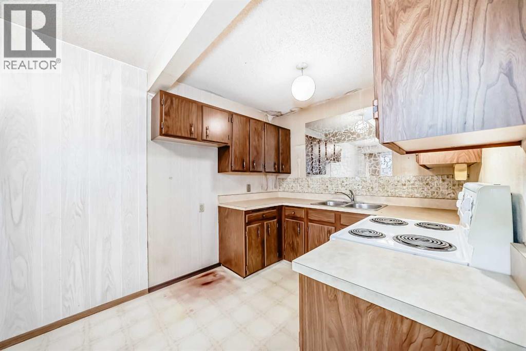 Photo 7 of 8 14736 Deerfield Drive Se, Calgary AB