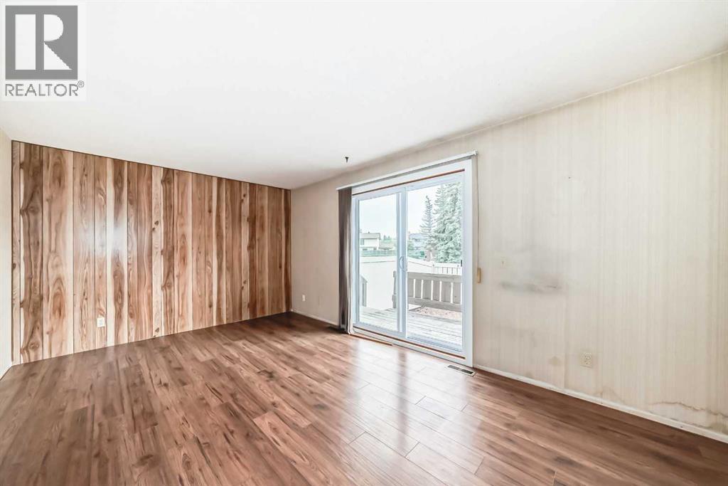 Photo 13 of 8 14736 Deerfield Drive Se, Calgary AB