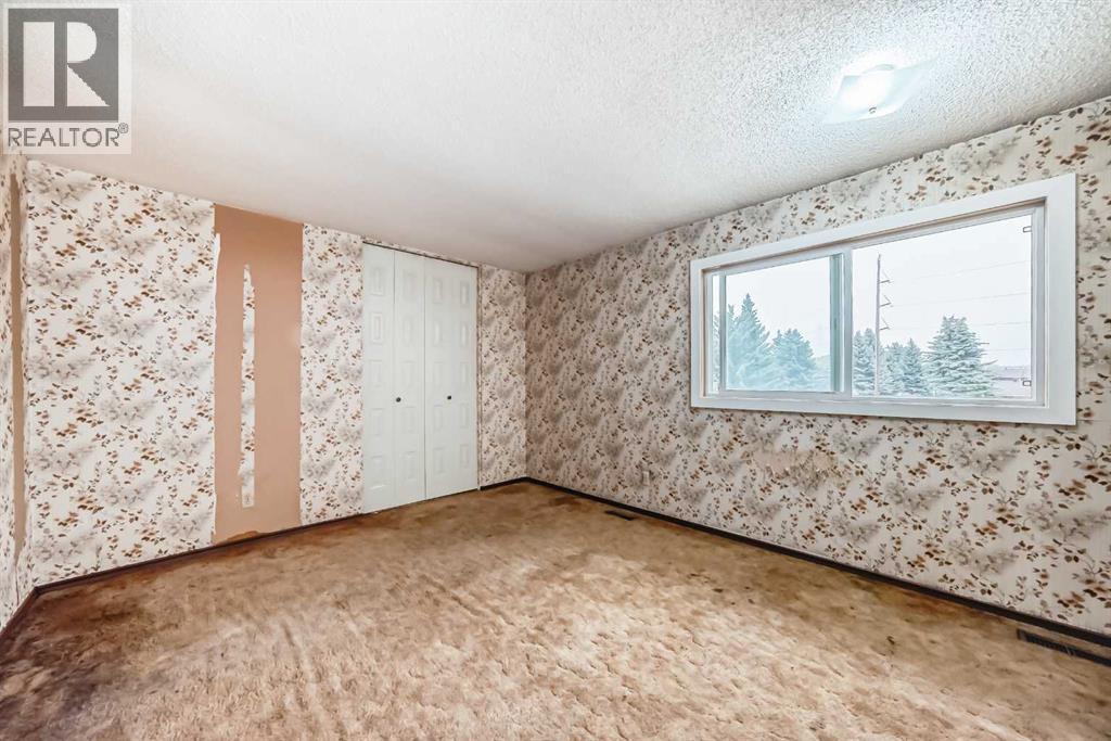Photo 21 of 8 14736 Deerfield Drive Se, Calgary AB