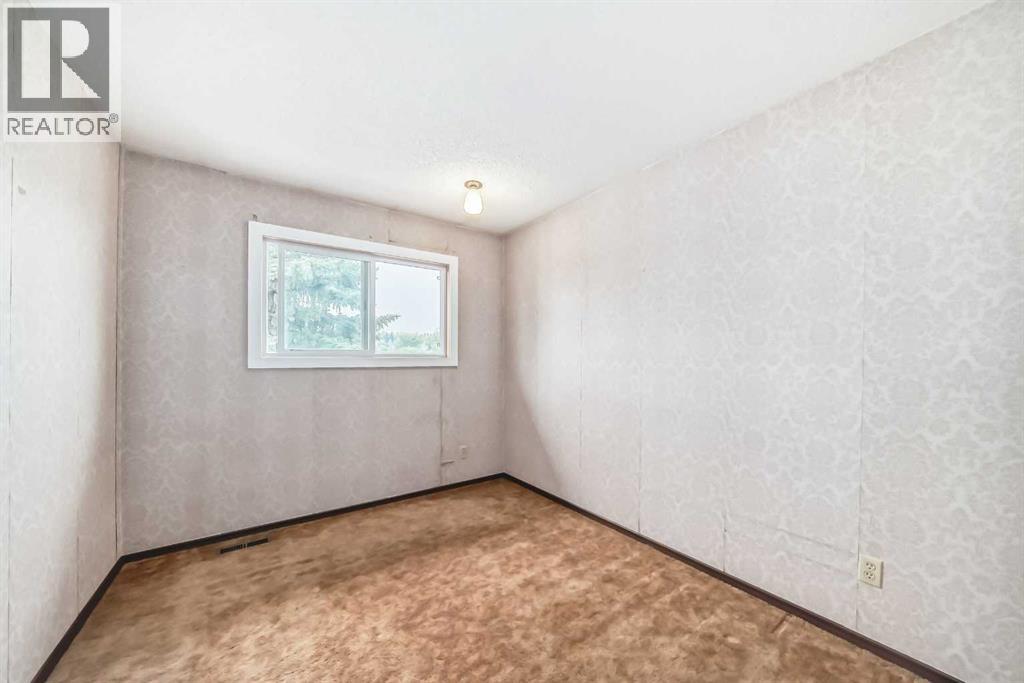 Photo 23 of 8 14736 Deerfield Drive Se, Calgary AB
