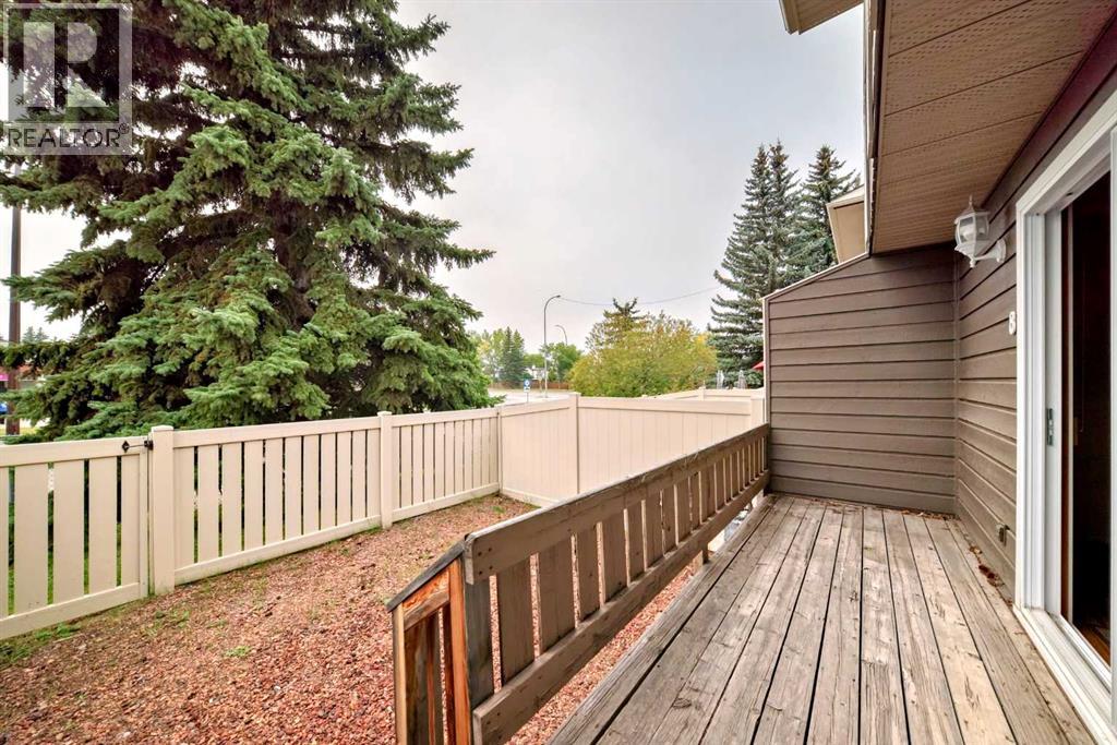 Photo 14 of 8 14736 Deerfield Drive Se, Calgary AB