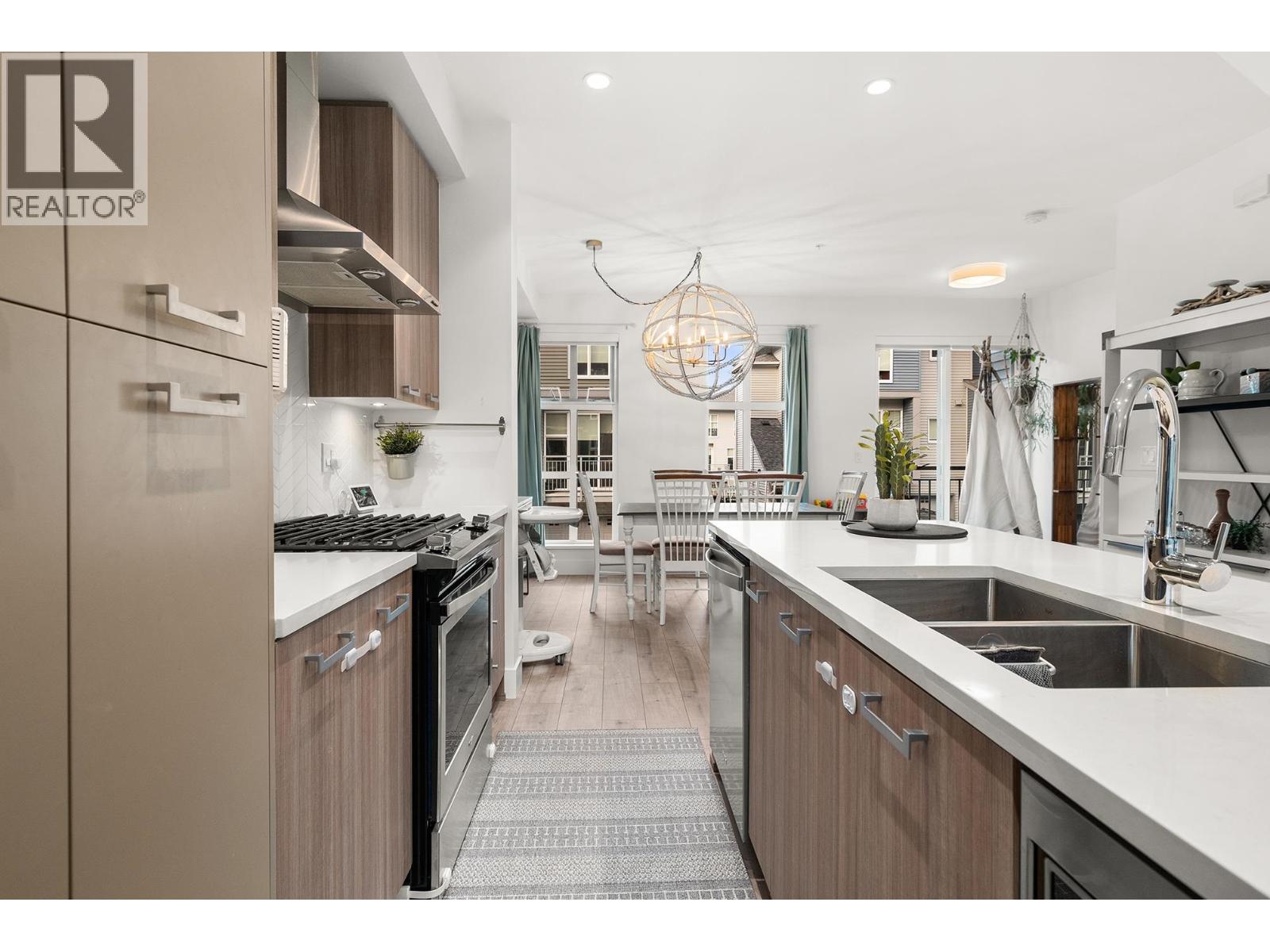 Photo 12 of 49 24076 112 Avenue, Maple Ridge BC