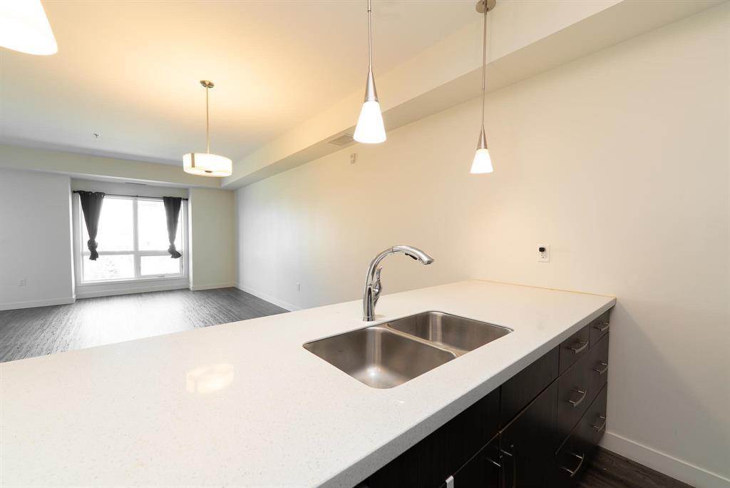 Photo 13 of 215 10 Hill Grove Point, Winnipeg MB