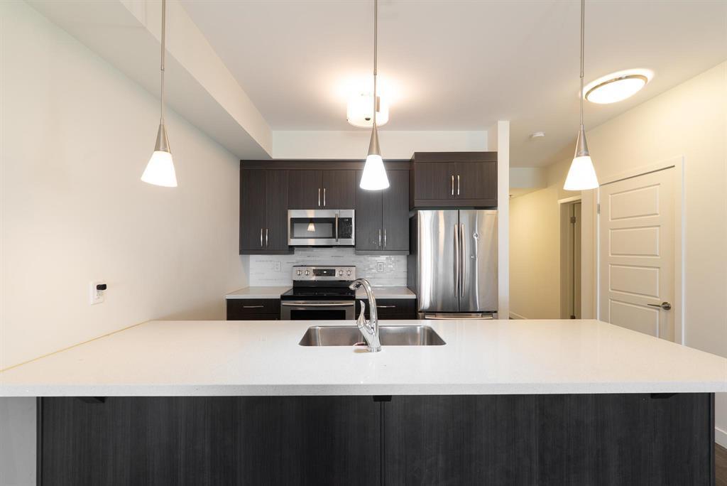 Photo 8 of 215 10 Hill Grove Point, Winnipeg MB