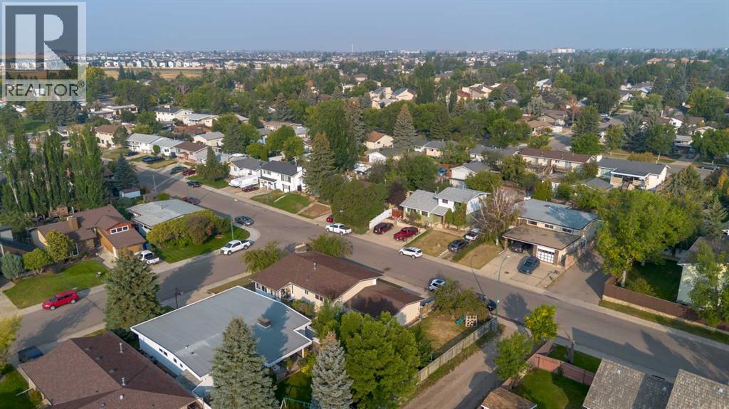Photo 30 of 10 Sheridan Road W, Lethbridge AB