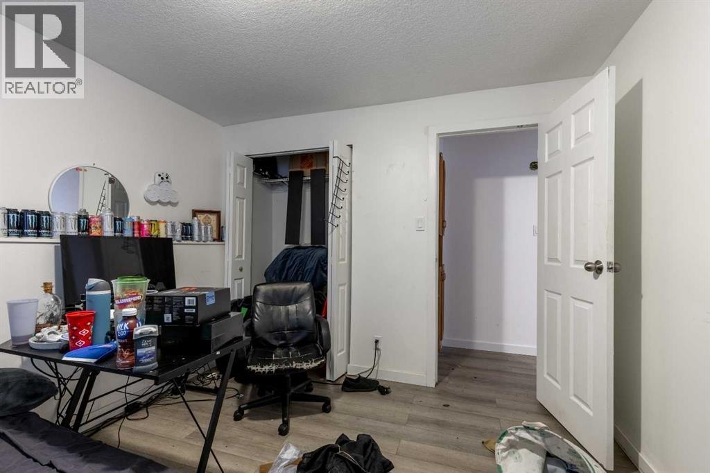 Photo 23 of 10 Sheridan Road W, Lethbridge AB