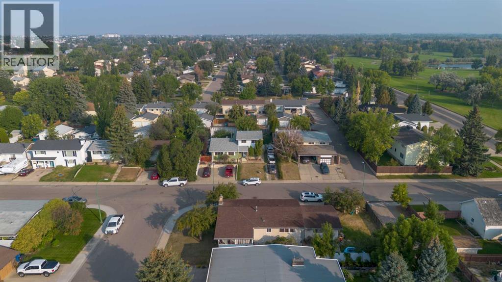 Photo 29 of 10 Sheridan Road W, Lethbridge AB