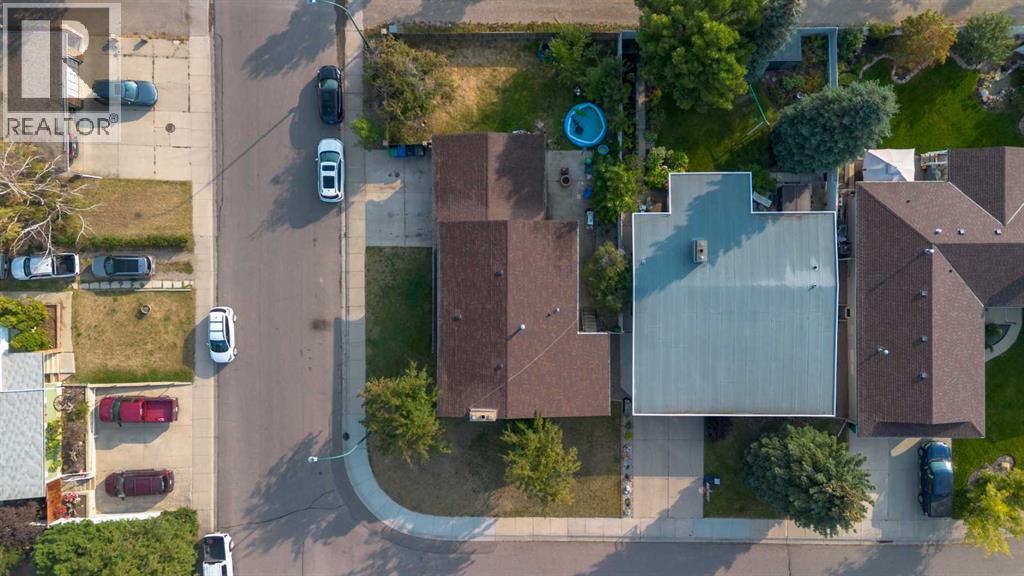 Photo 33 of 10 Sheridan Road W, Lethbridge AB