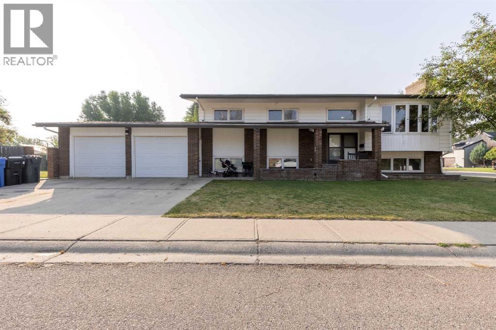 Photo 1 of 10 Sheridan Road W, Lethbridge AB