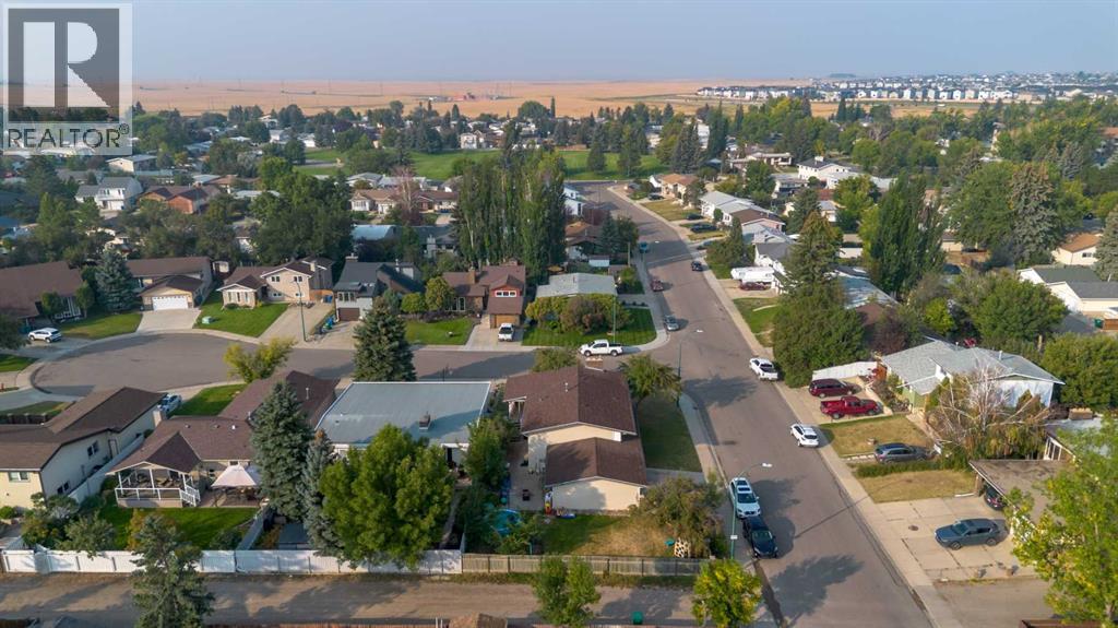 Photo 41 of 10 Sheridan Road W, Lethbridge AB