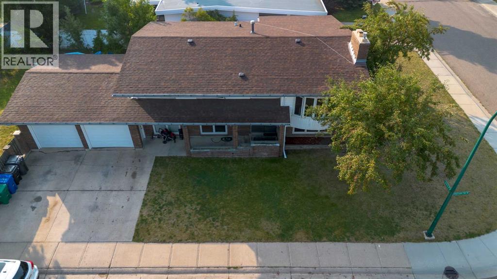 Photo 31 of 10 Sheridan Road W, Lethbridge AB