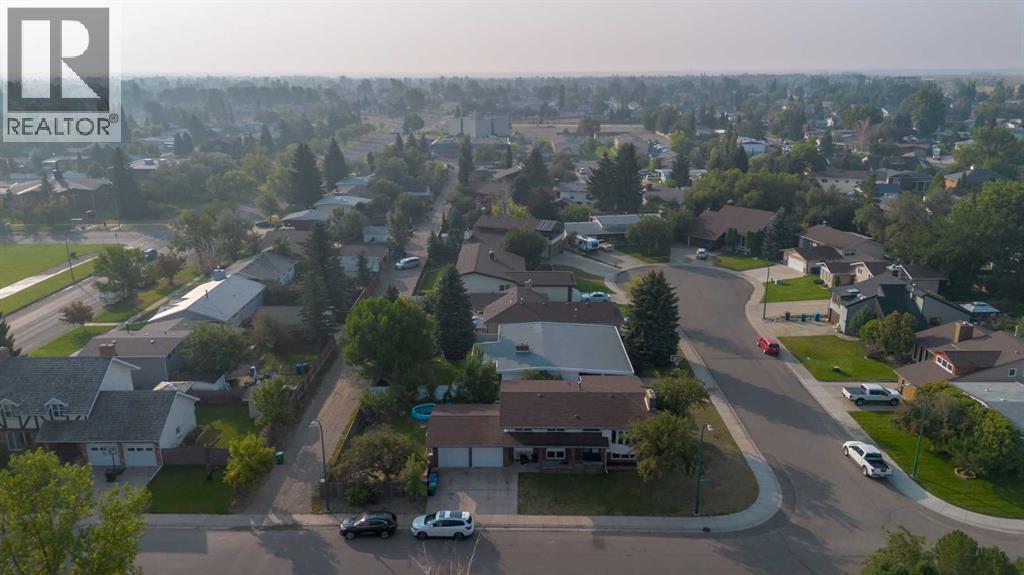 Photo 35 of 10 Sheridan Road W, Lethbridge AB
