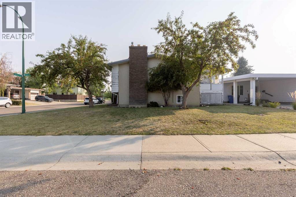 Photo 5 of 10 Sheridan Road W, Lethbridge AB