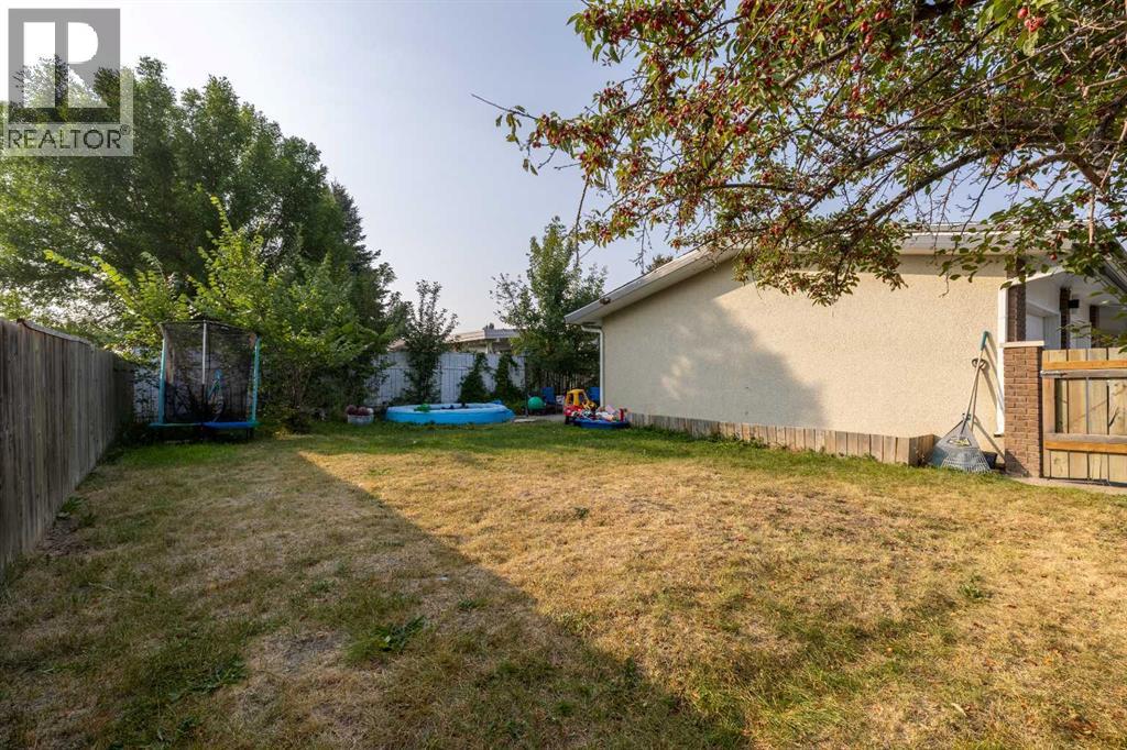 Photo 7 of 10 Sheridan Road W, Lethbridge AB