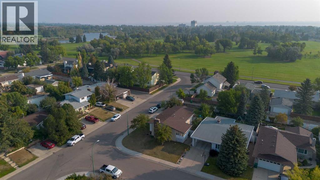 Photo 38 of 10 Sheridan Road W, Lethbridge AB