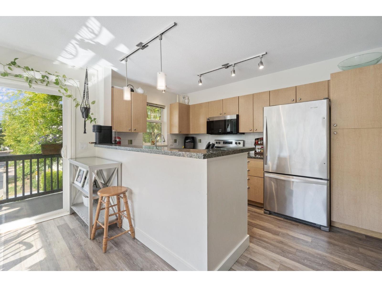 Photo 11 of 25 15233 34 Avenue, Surrey BC