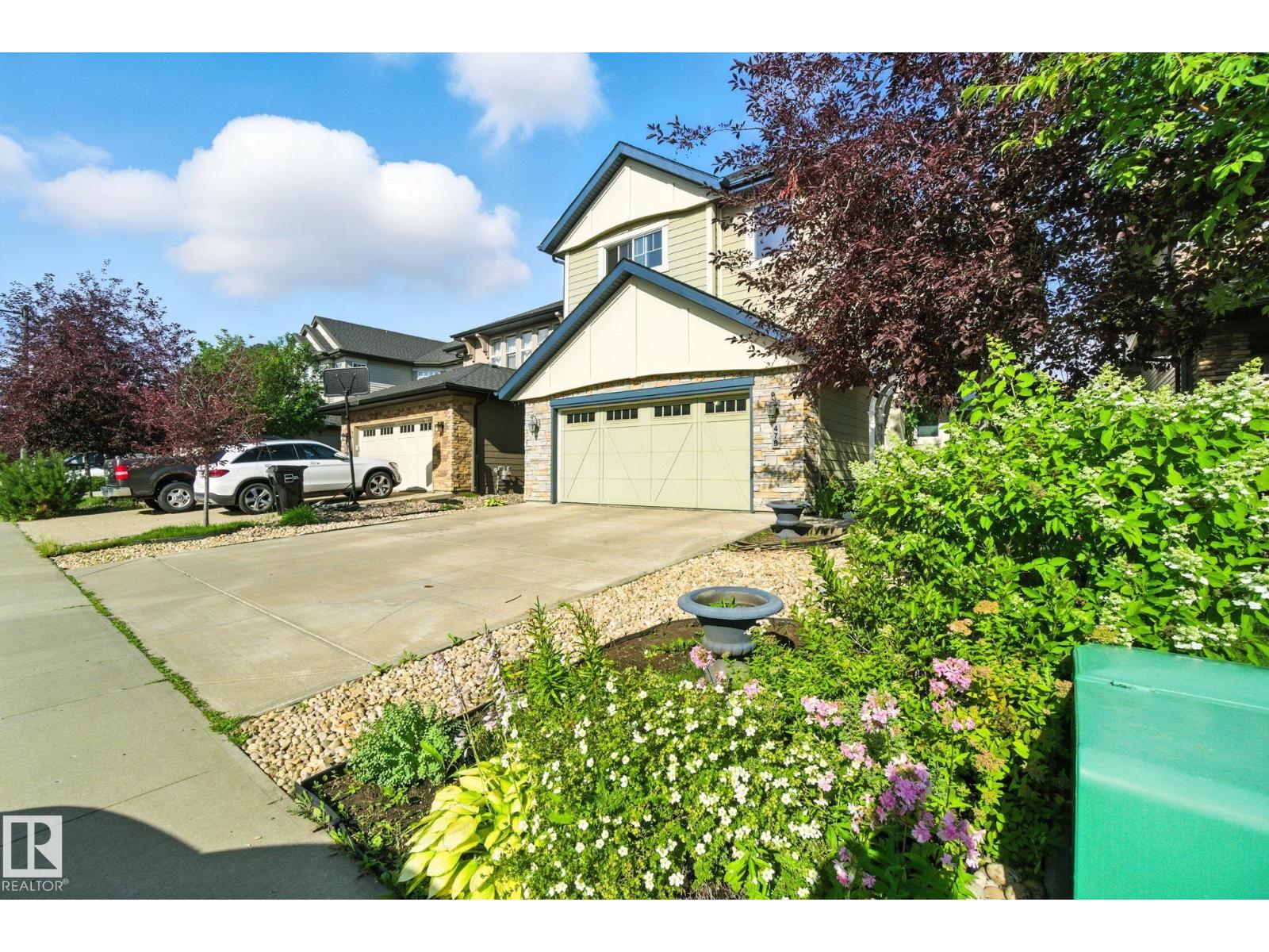 Photo 3 of 478 Ainslie Cr Sw Sw, Edmonton AB