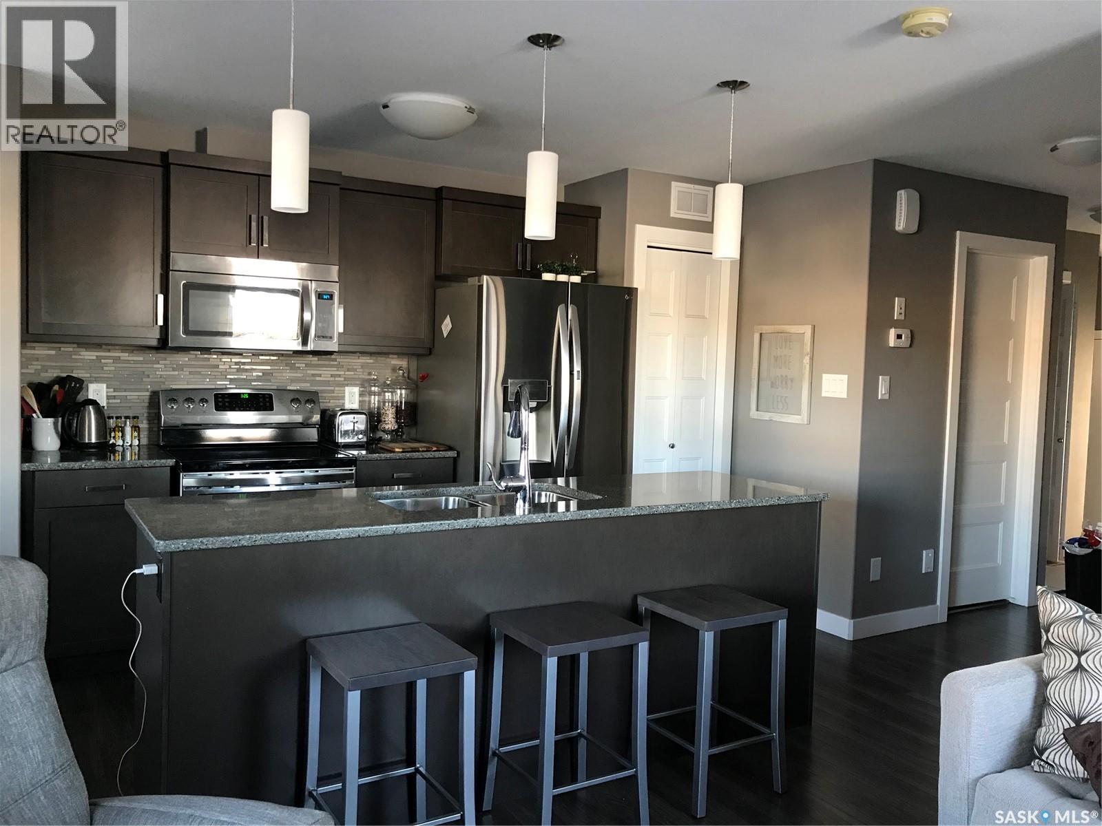 Photo 3 of 1 5301 Beacon Drive, Regina SK
