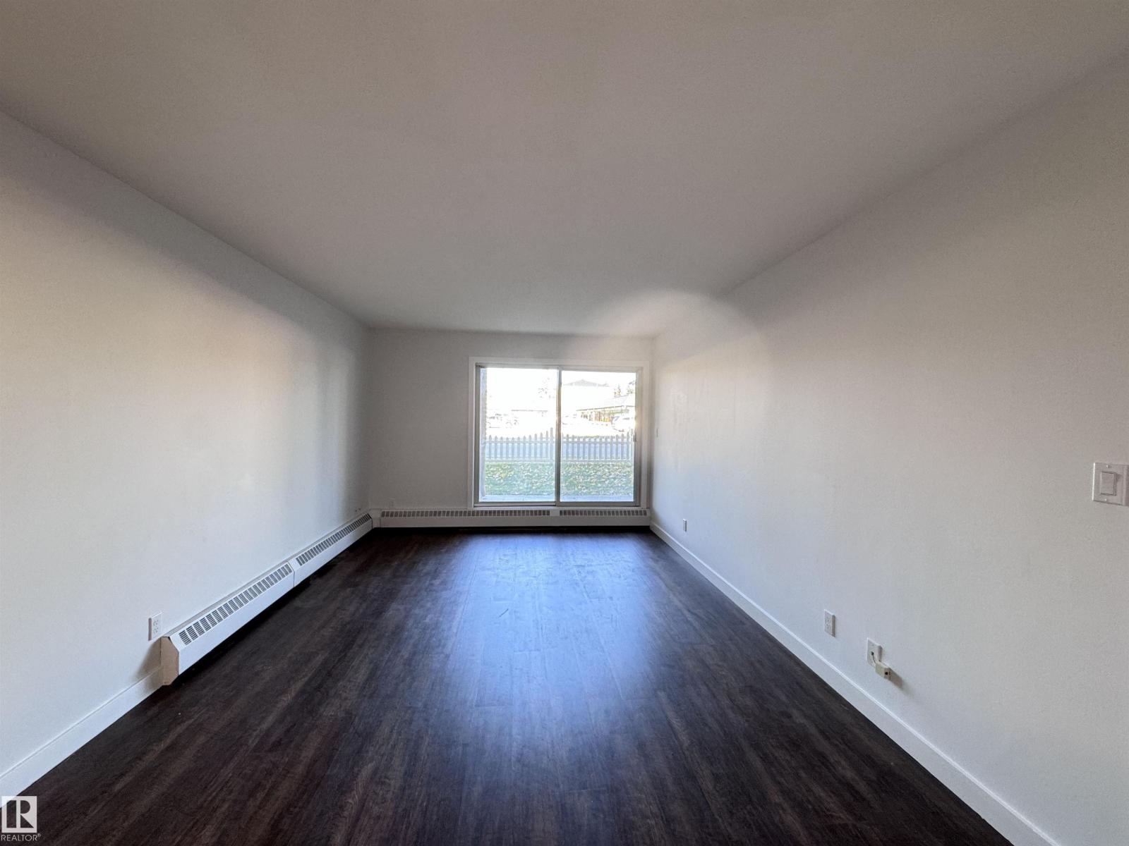 Photo 11 of 103 10511 19 Av Nw, Edmonton AB