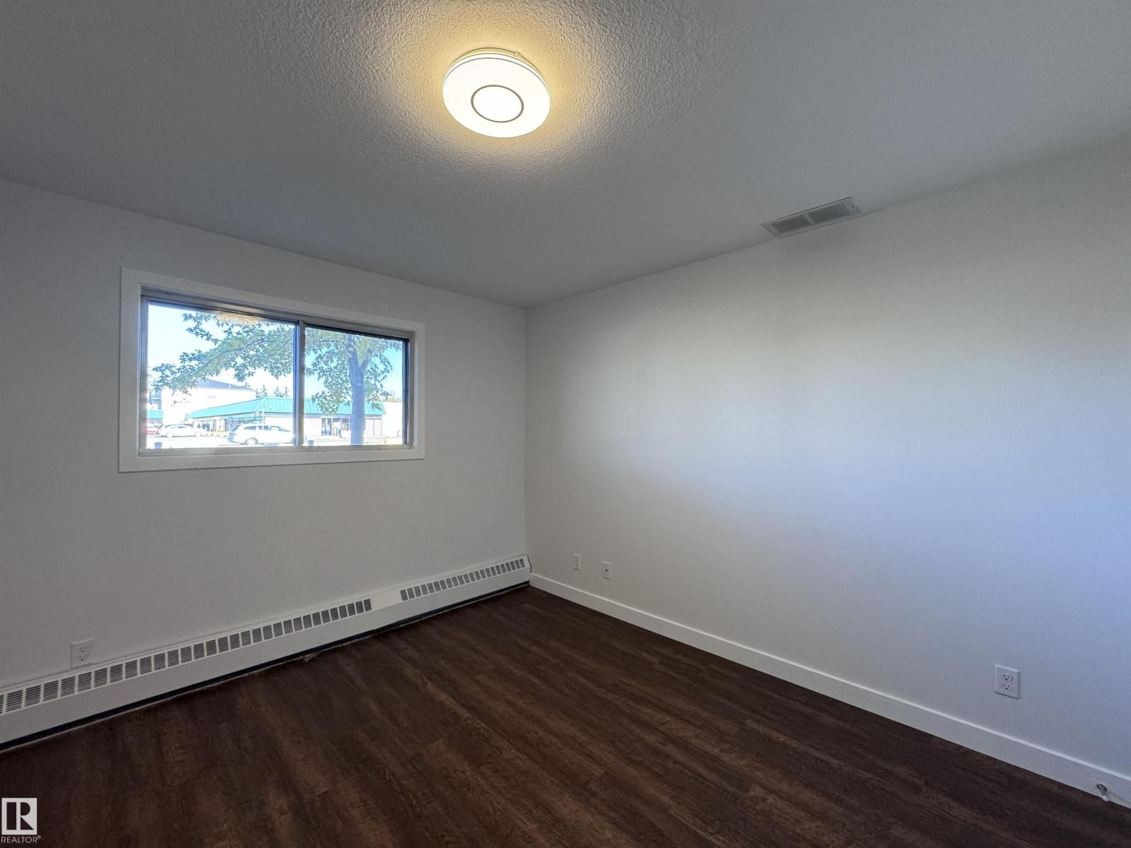 Photo 13 of 103 10511 19 Av Nw, Edmonton AB
